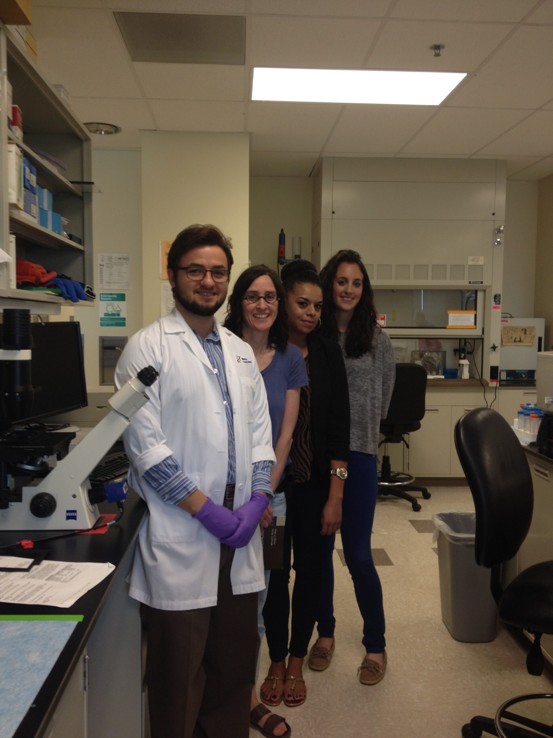 Scholar Lucas Suazo with Boettcher Investigator Rachel Zemans at her National Jewish Health research lab, 2015.